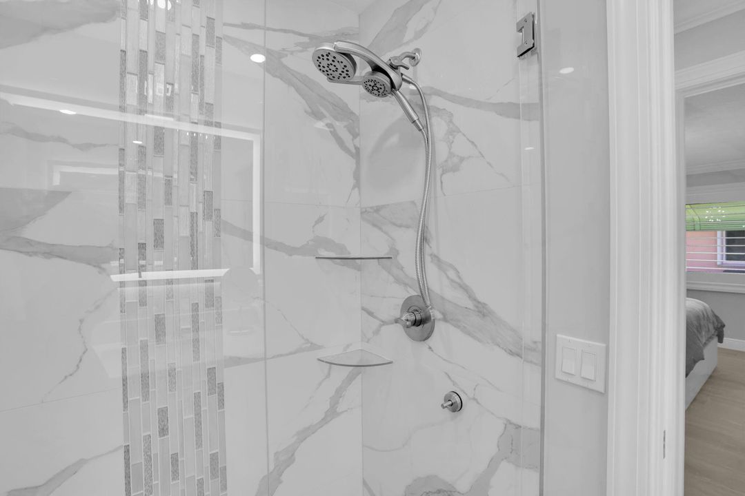 合同活跃: $259,000 (2 贝兹, 2 浴室, 1137 平方英尺)