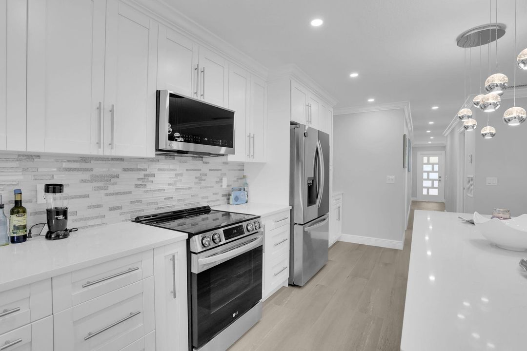 合同活跃: $259,000 (2 贝兹, 2 浴室, 1137 平方英尺)