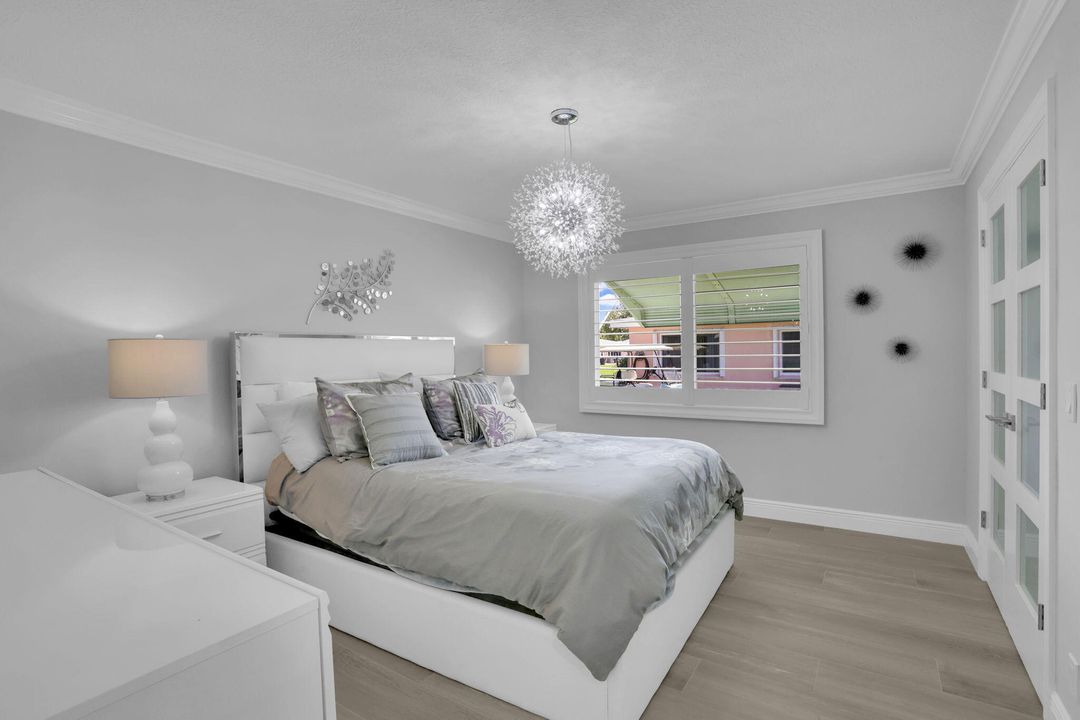 合同活跃: $259,000 (2 贝兹, 2 浴室, 1137 平方英尺)