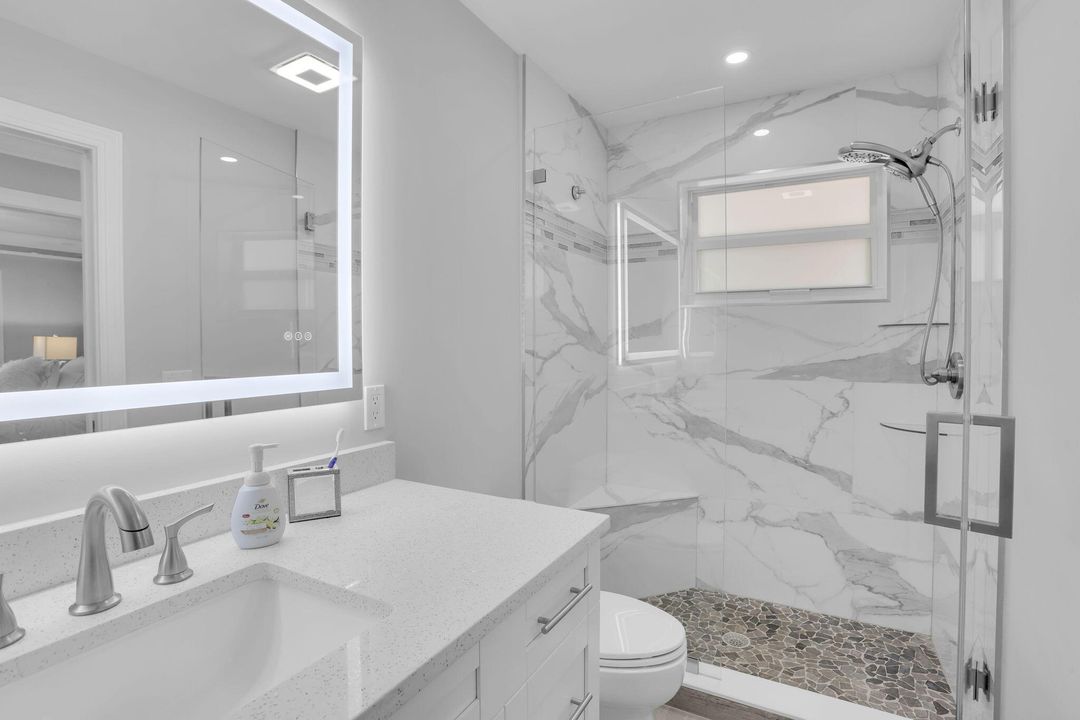 合同活跃: $259,000 (2 贝兹, 2 浴室, 1137 平方英尺)