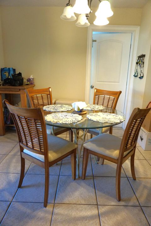 Activo con contrato: $2,700 (3 camas, 2 baños, 1014 Pies cuadrados)