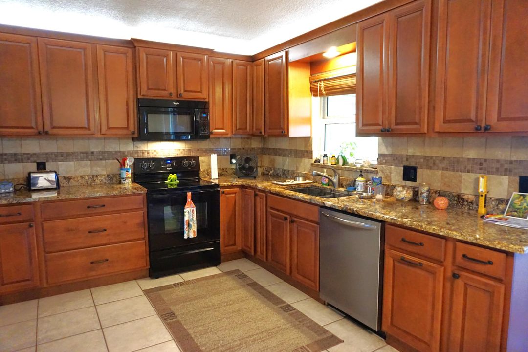 Activo con contrato: $2,700 (3 camas, 2 baños, 1014 Pies cuadrados)