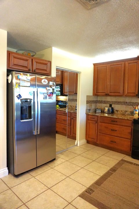 Activo con contrato: $2,700 (3 camas, 2 baños, 1014 Pies cuadrados)