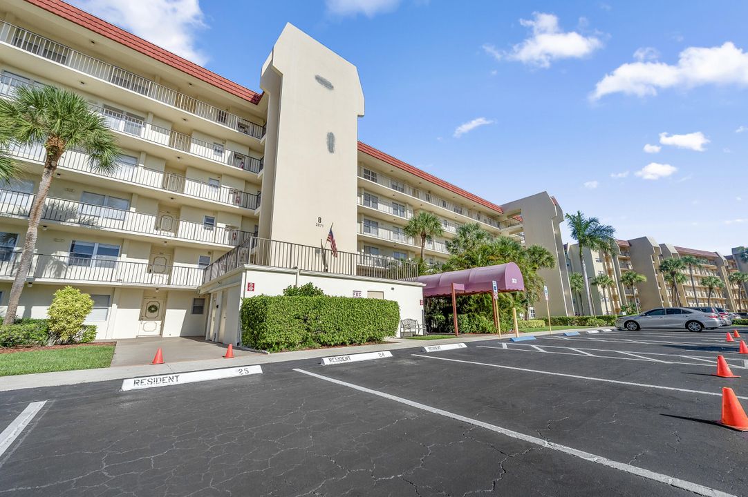 Active With Contract: $165,000 (2 beds, 2 baths, 1103 Square Feet)