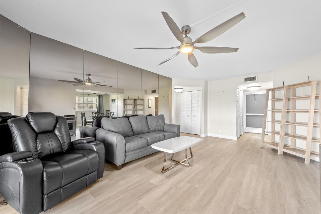 Active With Contract: $165,000 (2 beds, 2 baths, 1103 Square Feet)