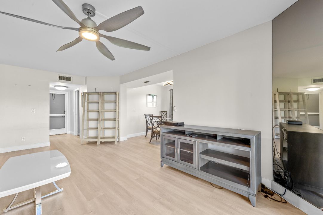 Active With Contract: $165,000 (2 beds, 2 baths, 1103 Square Feet)