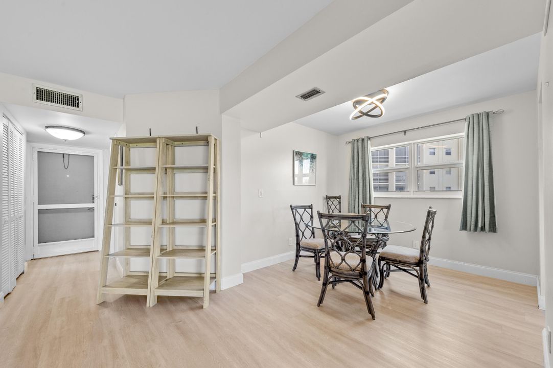 Active With Contract: $165,000 (2 beds, 2 baths, 1103 Square Feet)