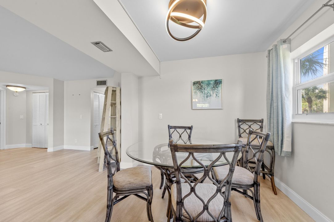 Active With Contract: $165,000 (2 beds, 2 baths, 1103 Square Feet)