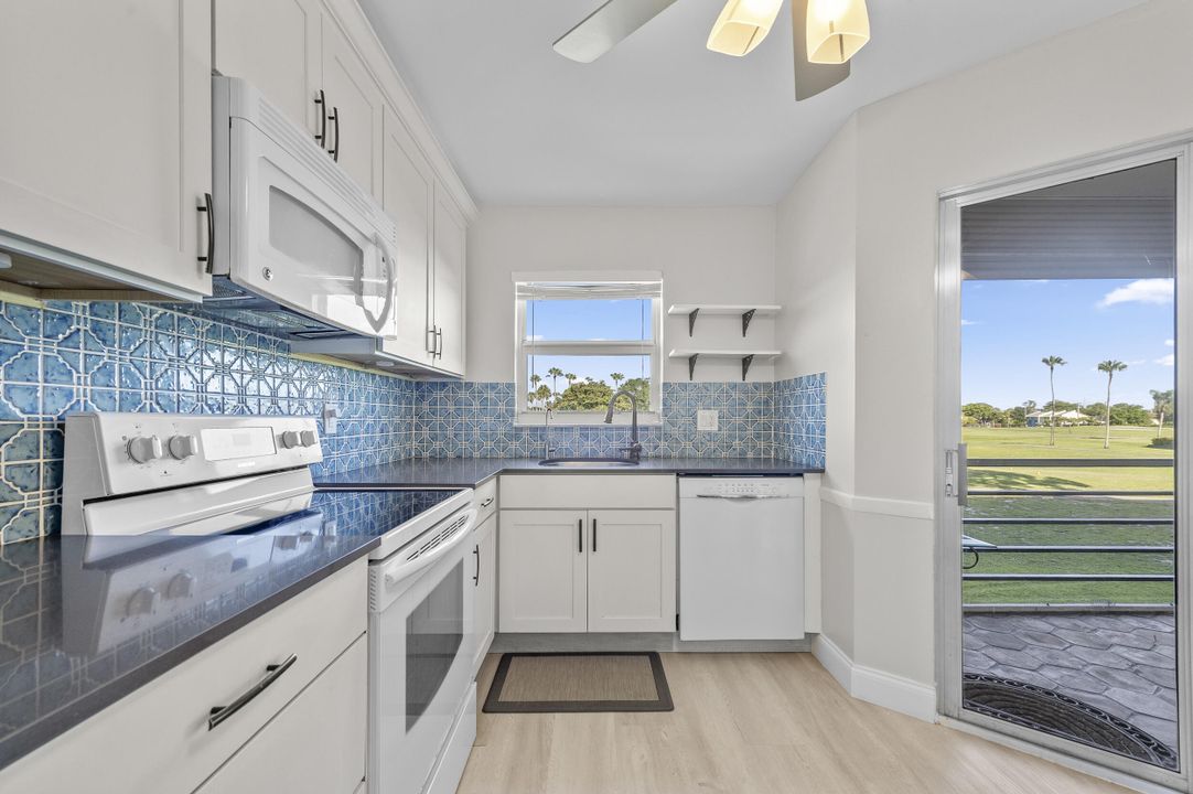 Active With Contract: $165,000 (2 beds, 2 baths, 1103 Square Feet)