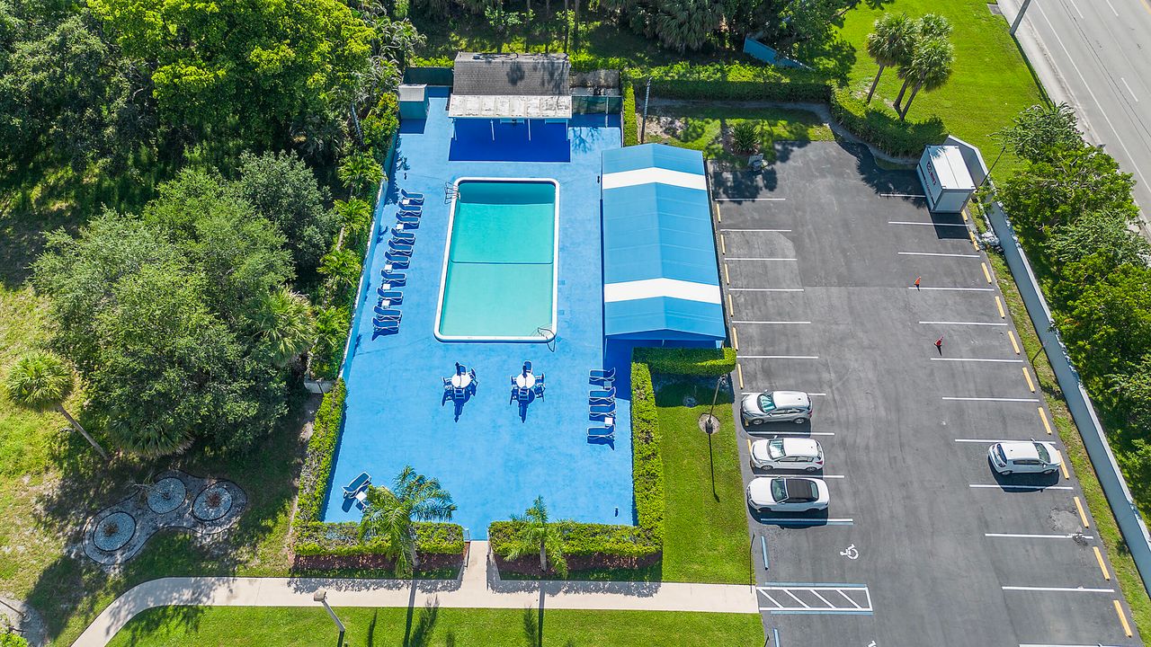 Active With Contract: $165,000 (2 beds, 2 baths, 1103 Square Feet)