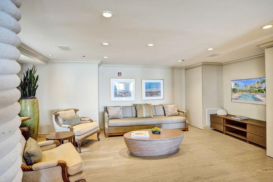 Active With Contract: $1,450,000 (2 beds, 2 baths, 2292 Square Feet)