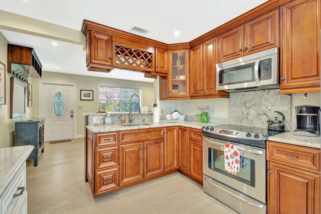 На продажу: $1,095,000 (0 спален, 0 ванн, 1392 Квадратных фут)