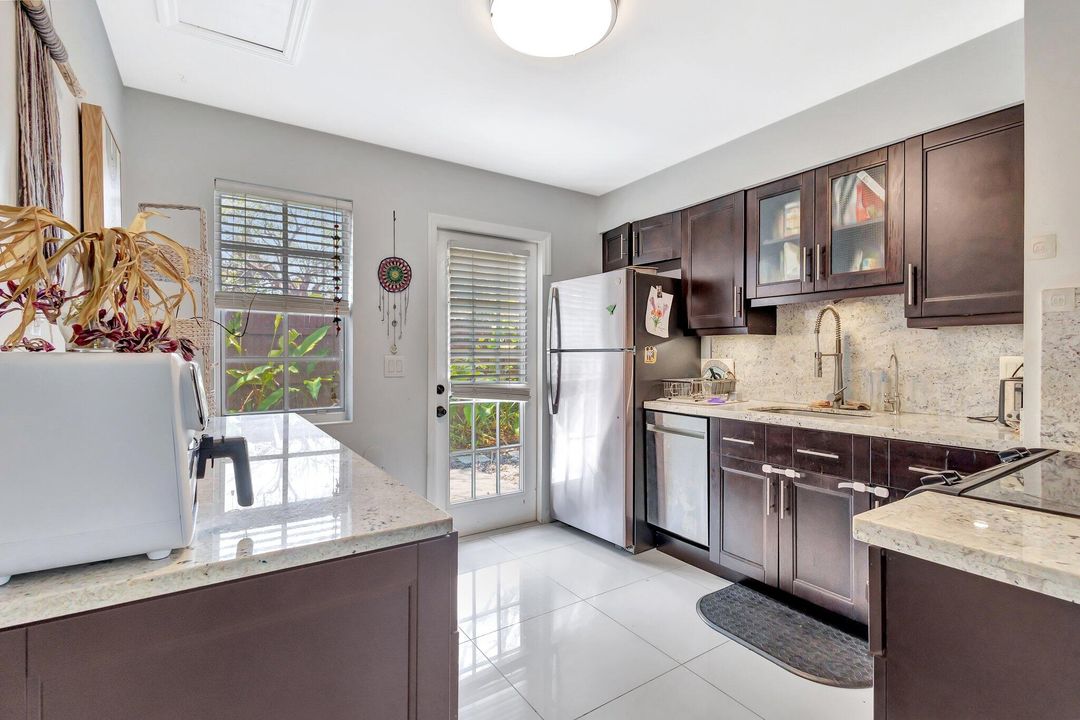 На продажу: $1,095,000 (0 спален, 0 ванн, 1392 Квадратных фут)