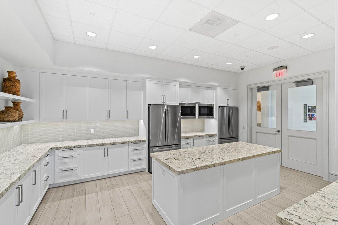 Под контрактом: $2,194,900 (4 спален, 3 ванн, 2949 Квадратных фут)