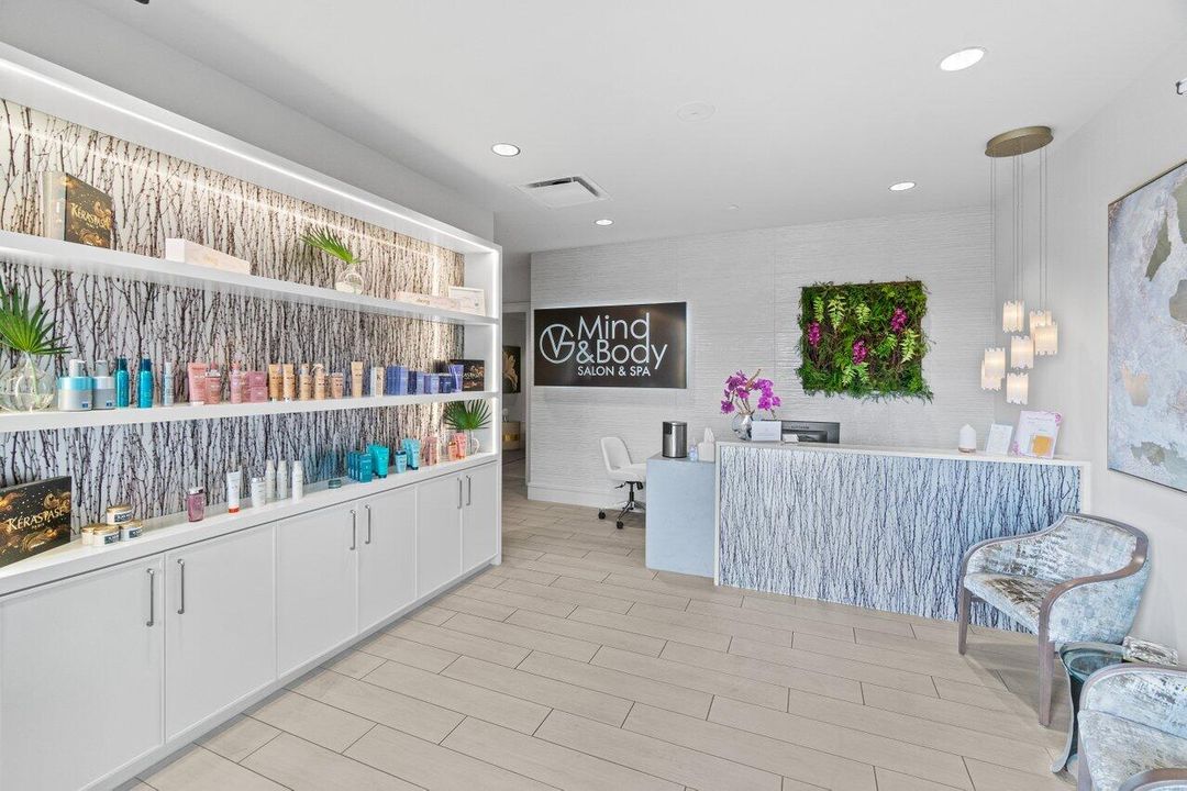 Под контрактом: $2,194,900 (4 спален, 3 ванн, 2949 Квадратных фут)