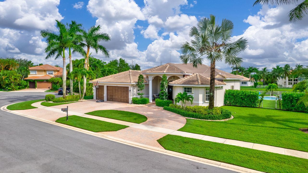 Active With Contract: $15,000 (5 beds, 3 baths, 3280 Square Feet)