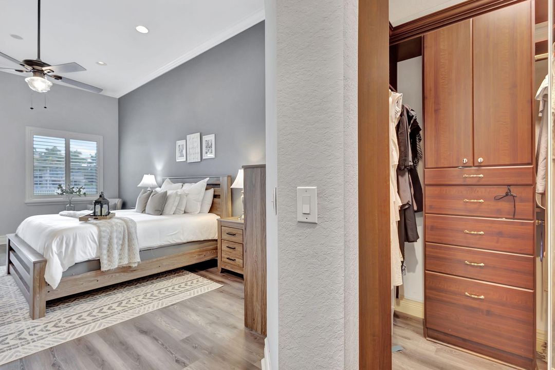 Active With Contract: $15,000 (5 beds, 3 baths, 3280 Square Feet)