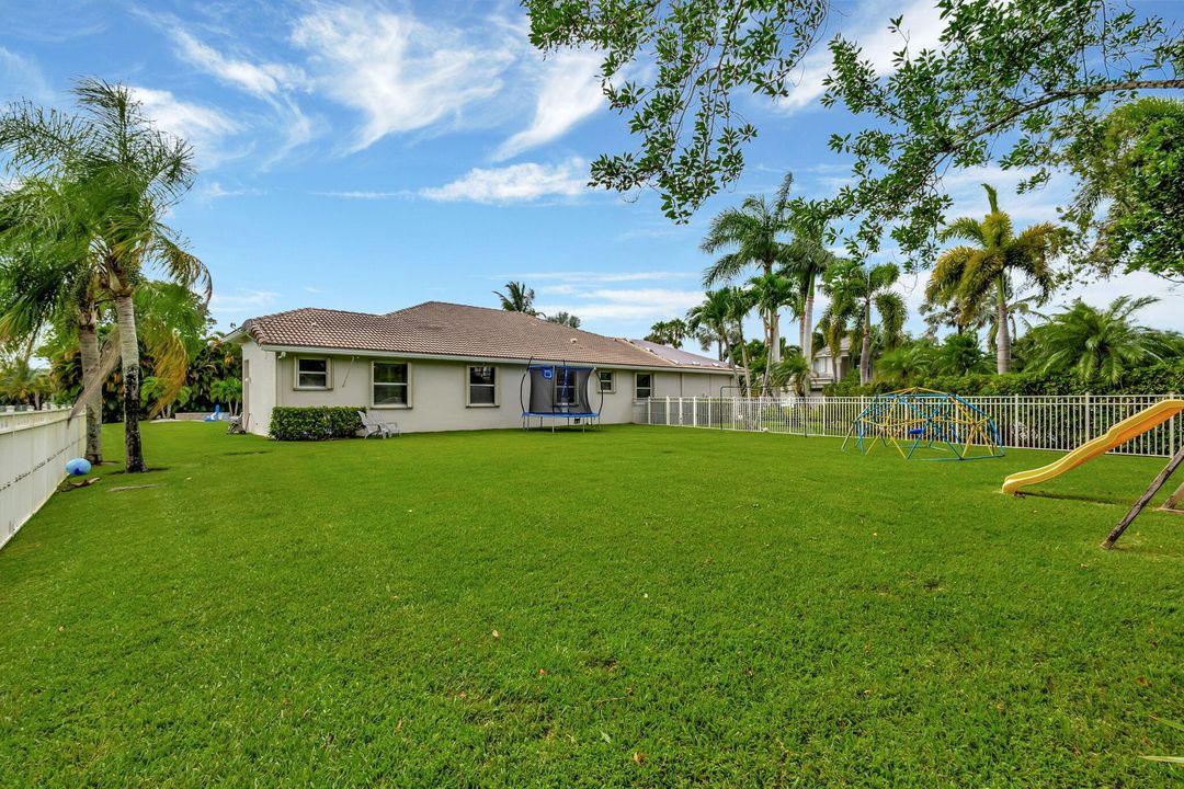 Active With Contract: $15,000 (5 beds, 3 baths, 3280 Square Feet)