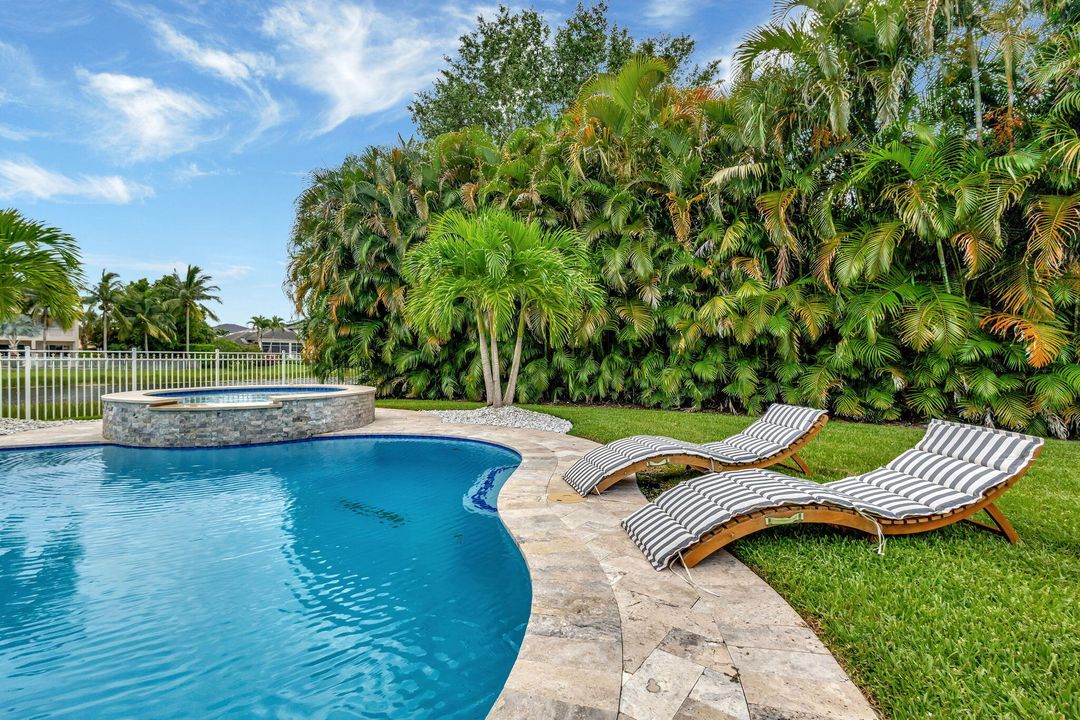 Active With Contract: $15,000 (5 beds, 3 baths, 3280 Square Feet)