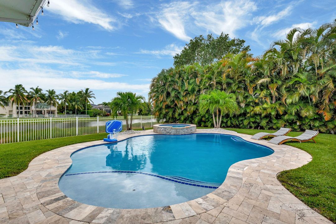 Active With Contract: $15,000 (5 beds, 3 baths, 3280 Square Feet)