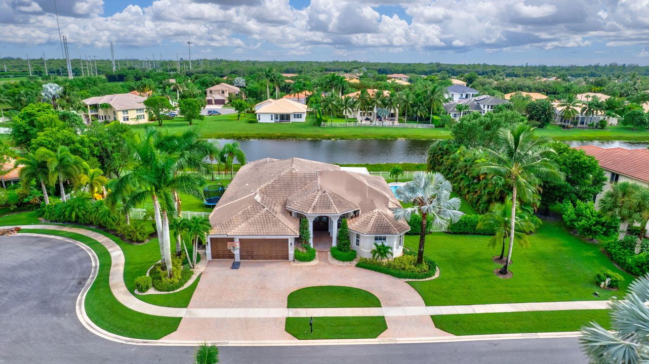 Active With Contract: $15,000 (5 beds, 3 baths, 3280 Square Feet)