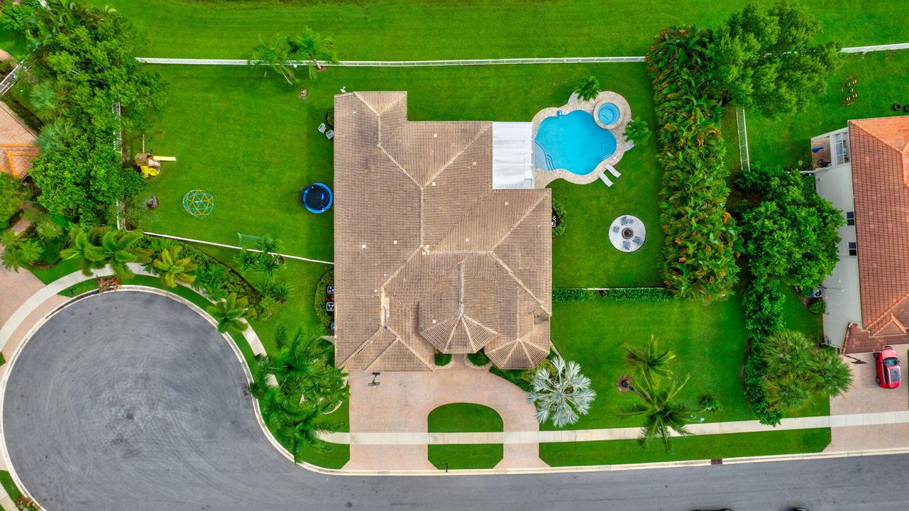 Active With Contract: $15,000 (5 beds, 3 baths, 3280 Square Feet)