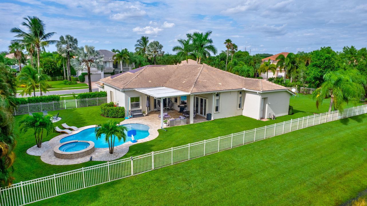 Active With Contract: $15,000 (5 beds, 3 baths, 3280 Square Feet)