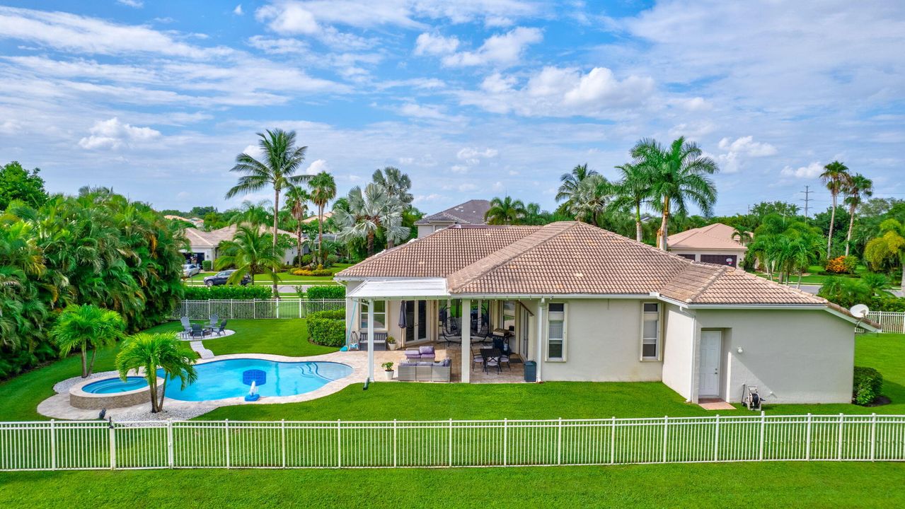 Active With Contract: $15,000 (5 beds, 3 baths, 3280 Square Feet)