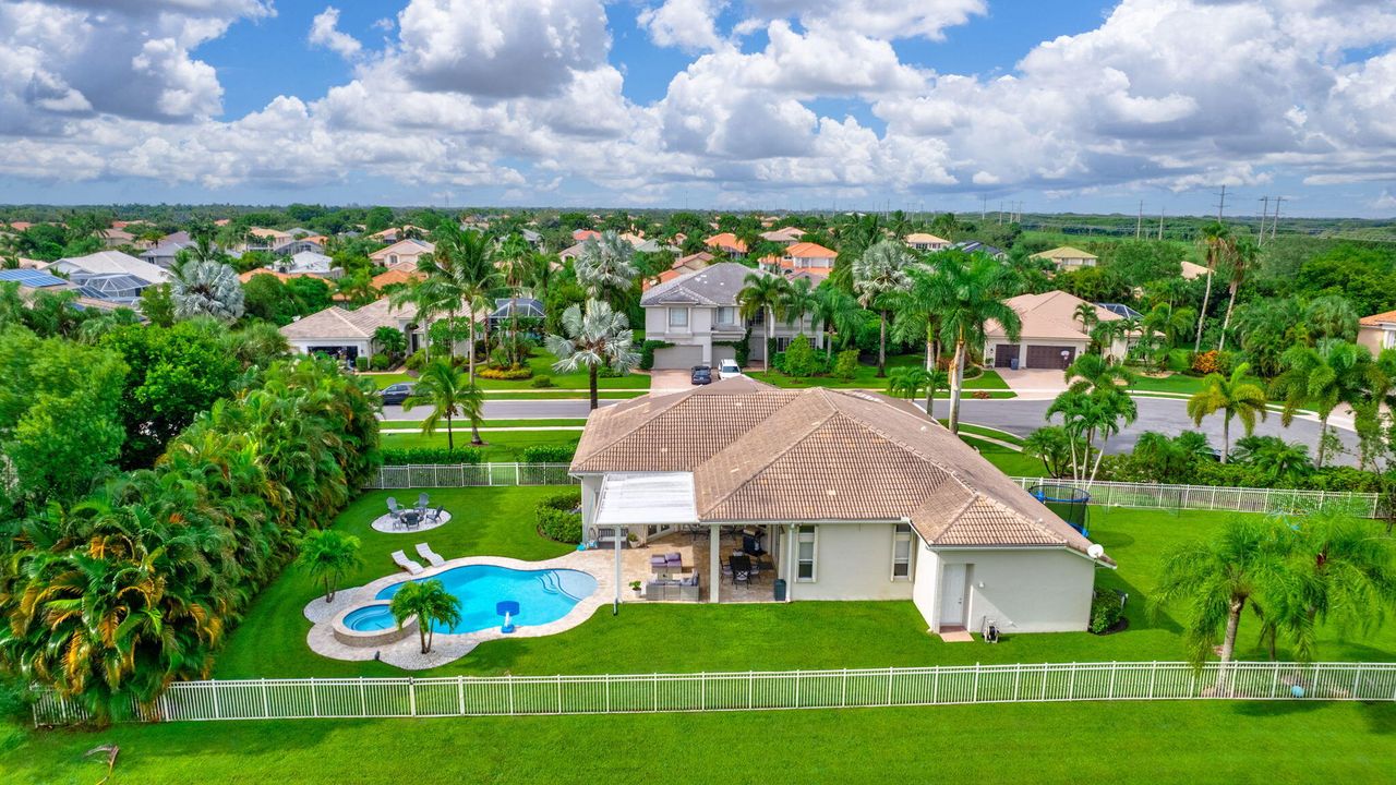 Active With Contract: $15,000 (5 beds, 3 baths, 3280 Square Feet)