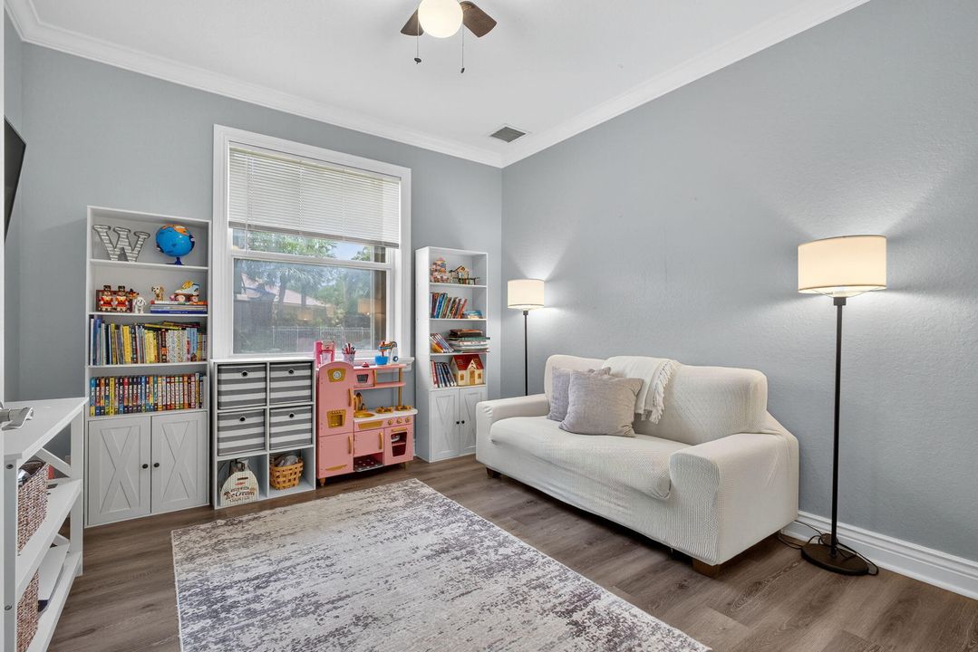 Active With Contract: $15,000 (5 beds, 3 baths, 3280 Square Feet)