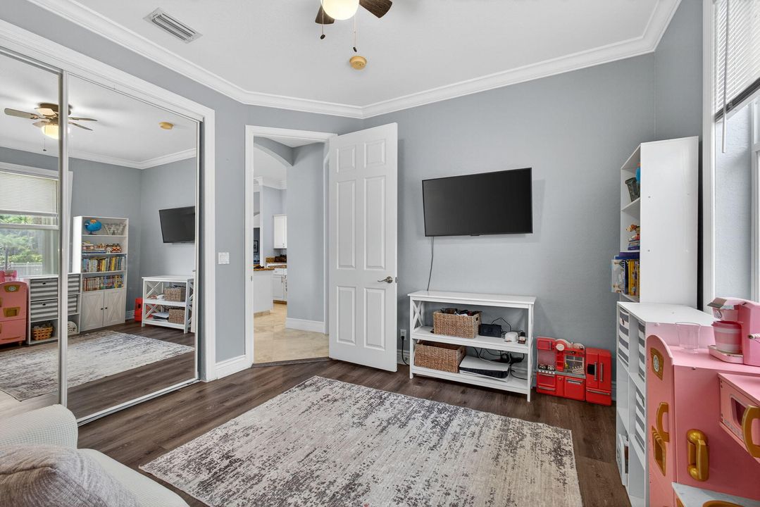 Active With Contract: $15,000 (5 beds, 3 baths, 3280 Square Feet)