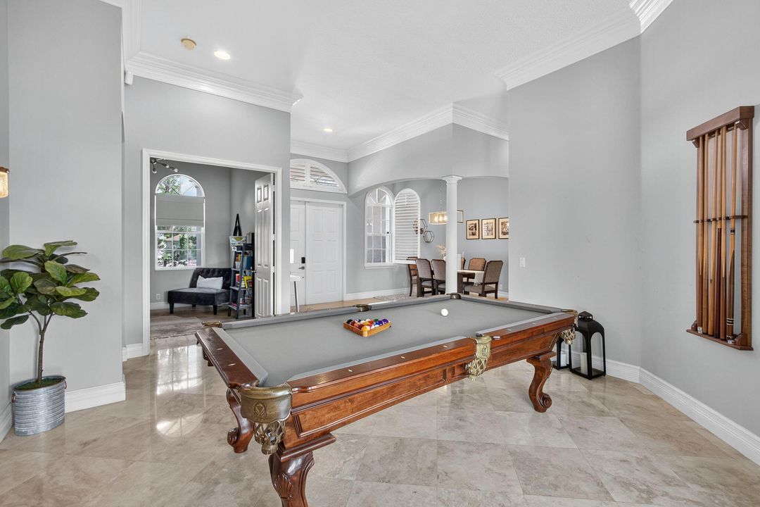 Active With Contract: $15,000 (5 beds, 3 baths, 3280 Square Feet)