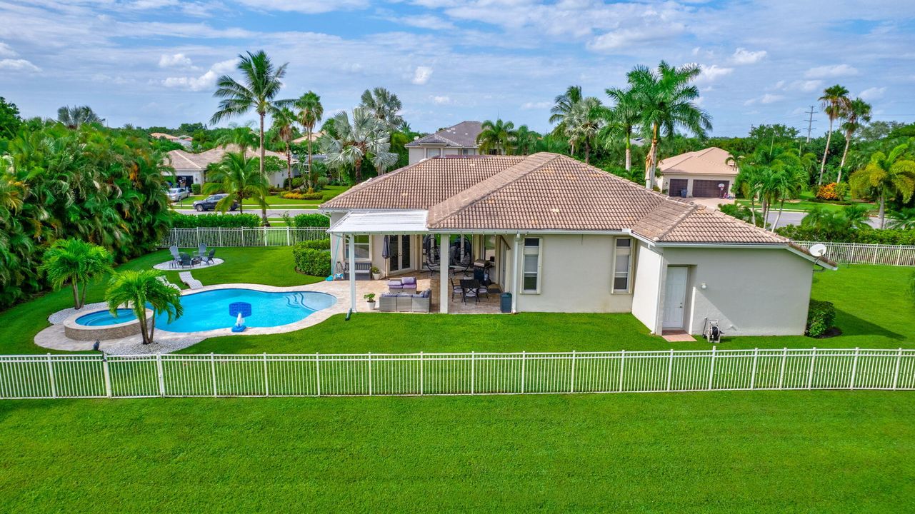 Active With Contract: $15,000 (5 beds, 3 baths, 3280 Square Feet)