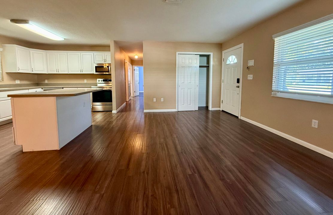 Active With Contract: $299,000 (3 beds, 2 baths, 1380 Square Feet)