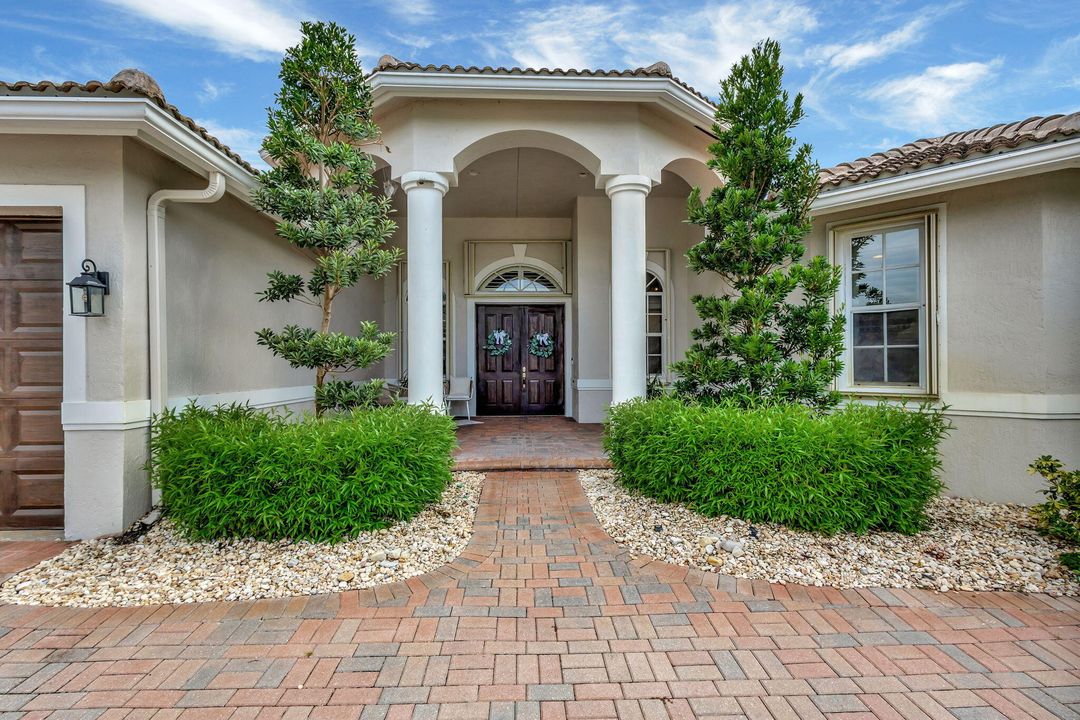 Active With Contract: $15,000 (5 beds, 3 baths, 3280 Square Feet)