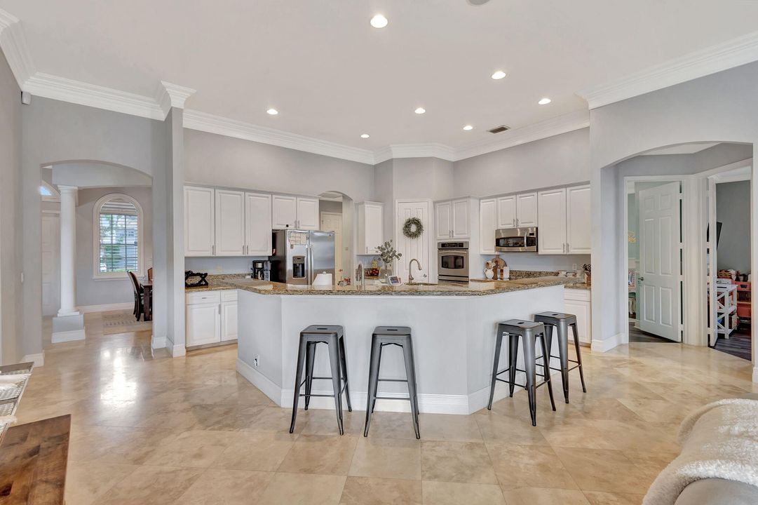 Active With Contract: $15,000 (5 beds, 3 baths, 3280 Square Feet)