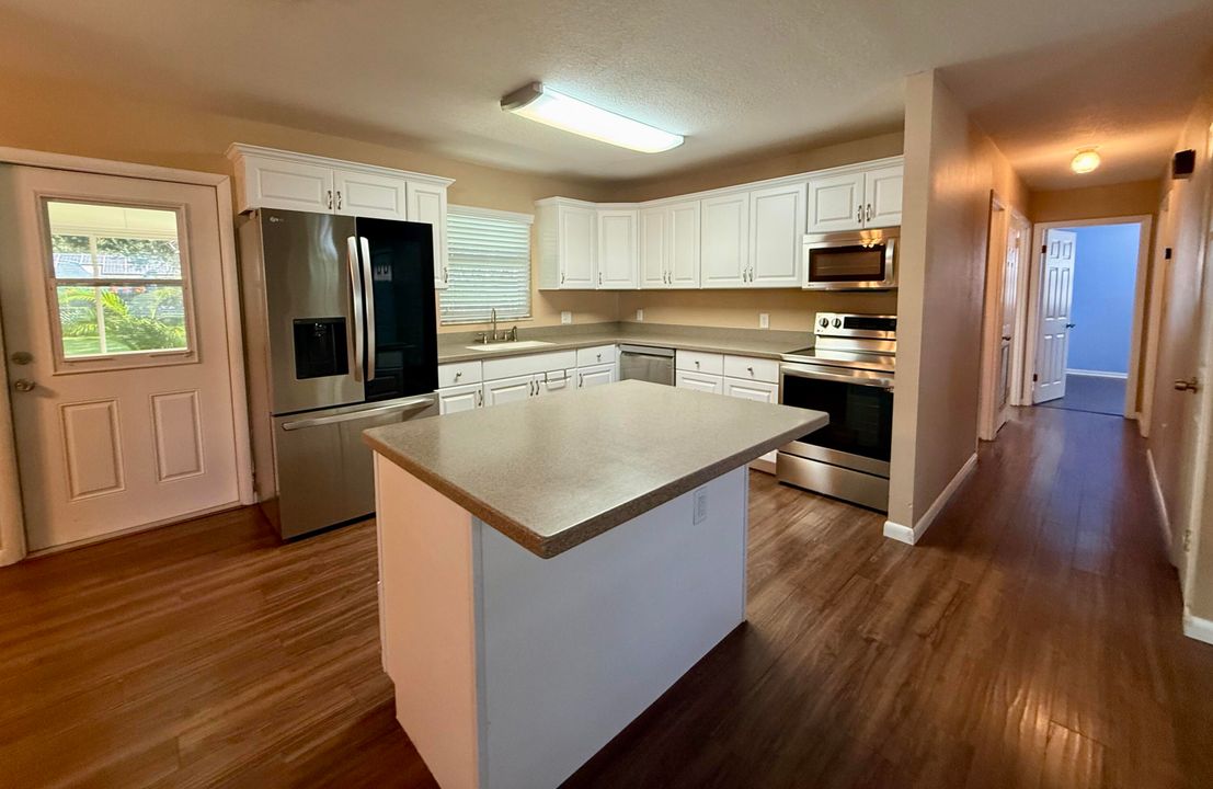 Active With Contract: $299,000 (3 beds, 2 baths, 1380 Square Feet)