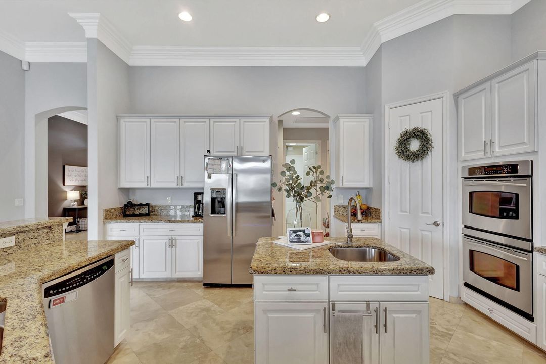 Active With Contract: $15,000 (5 beds, 3 baths, 3280 Square Feet)