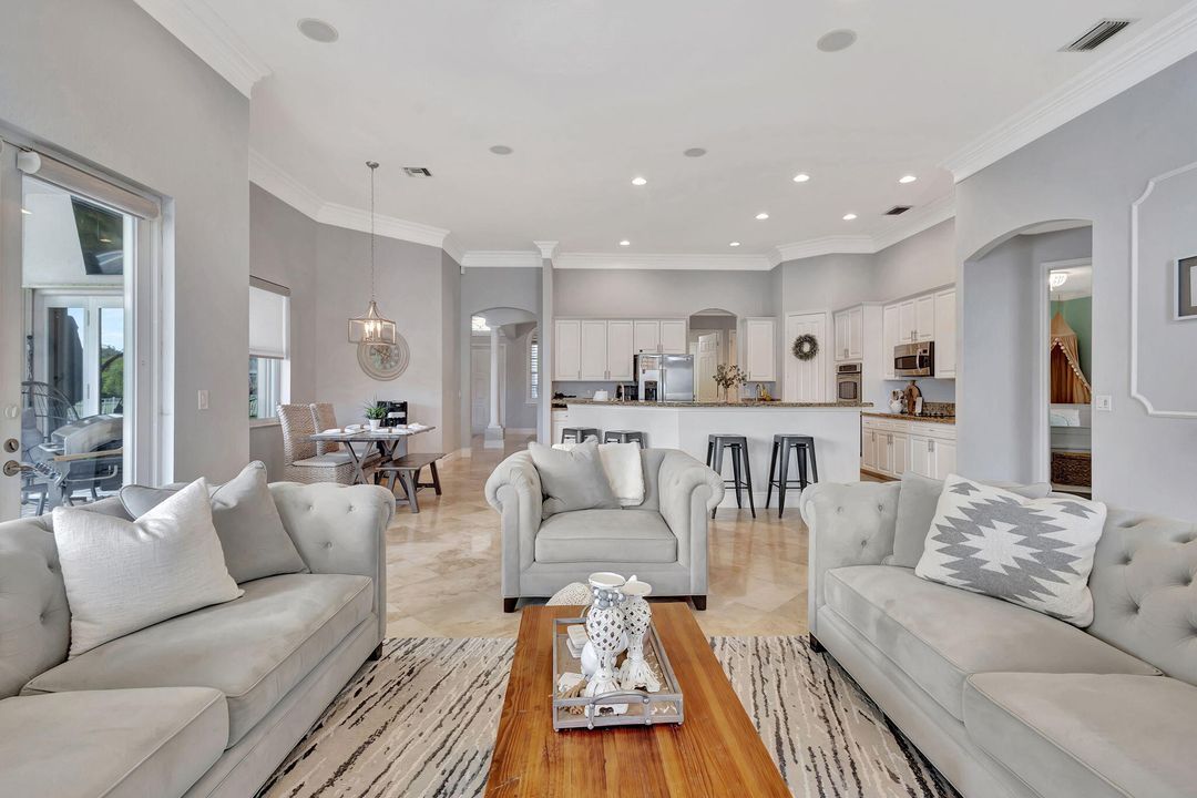 Active With Contract: $15,000 (5 beds, 3 baths, 3280 Square Feet)