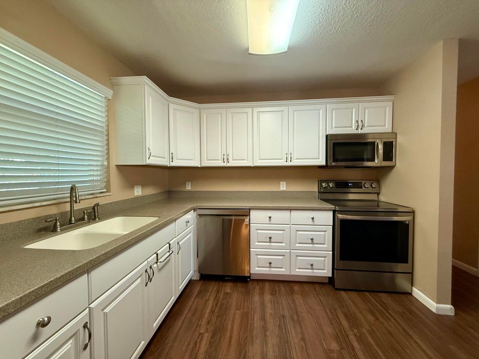 Active With Contract: $299,000 (3 beds, 2 baths, 1380 Square Feet)