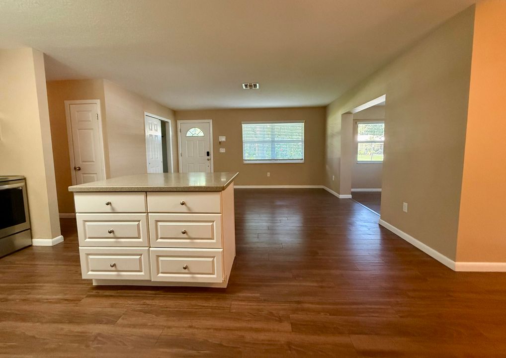 Active With Contract: $299,000 (3 beds, 2 baths, 1380 Square Feet)