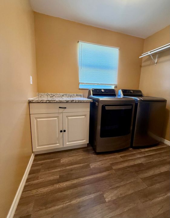 Active With Contract: $299,000 (3 beds, 2 baths, 1380 Square Feet)
