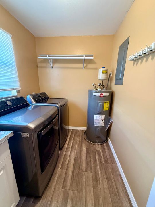 Active With Contract: $299,000 (3 beds, 2 baths, 1380 Square Feet)