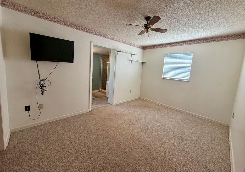 Active With Contract: $299,000 (3 beds, 2 baths, 1380 Square Feet)