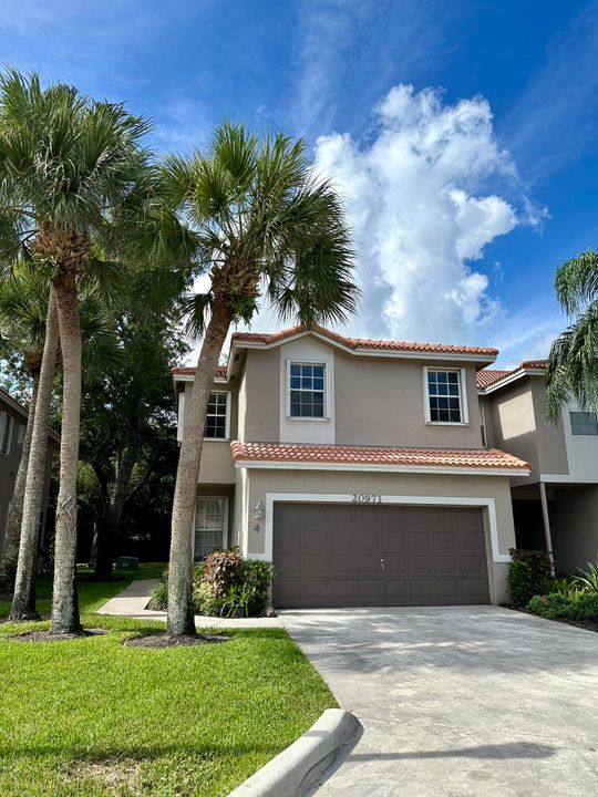 Recently Rented: $3,395 (3 beds, 2 baths, 1529 Square Feet)