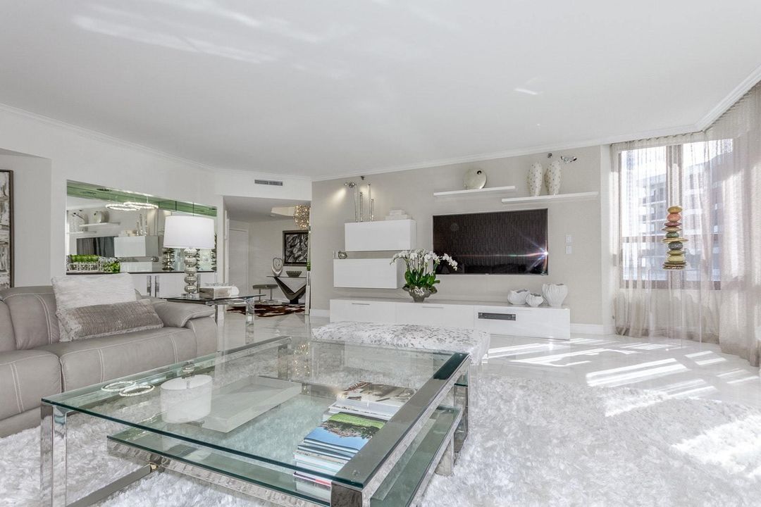 出租: $14,999 (2 贝兹, 2 浴室, 2497 平方英尺)