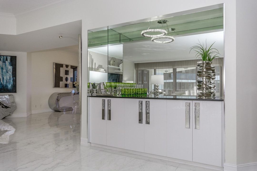 出租: $14,999 (2 贝兹, 2 浴室, 2497 平方英尺)