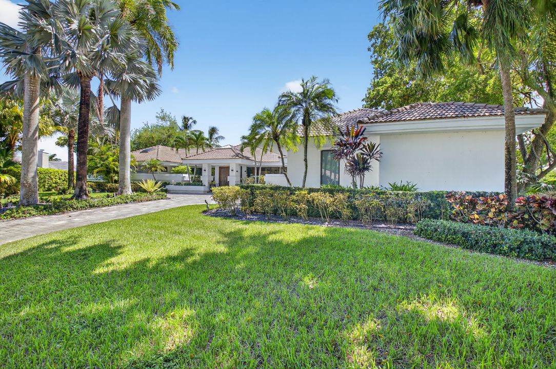 合同活跃: $4,450,000 (5 贝兹, 6 浴室, 5035 平方英尺)