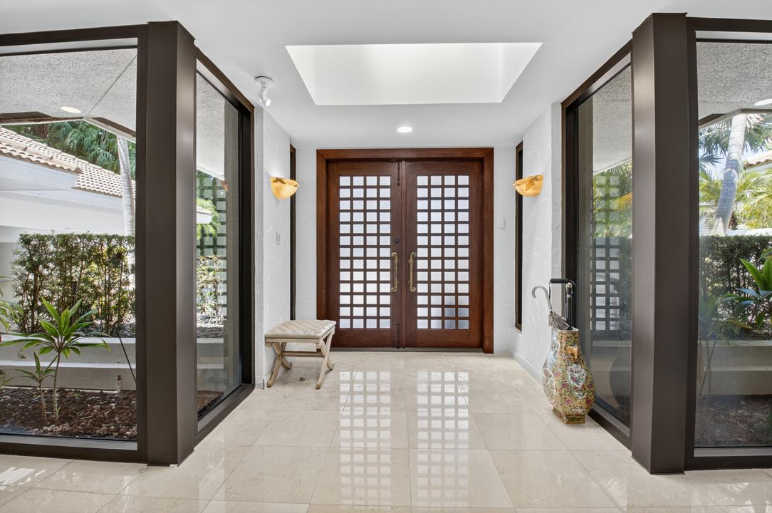 合同活跃: $4,450,000 (5 贝兹, 6 浴室, 5035 平方英尺)