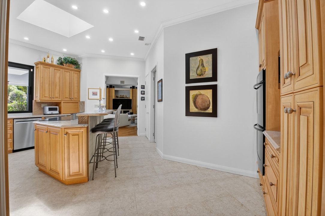 合同活跃: $4,450,000 (5 贝兹, 6 浴室, 5035 平方英尺)